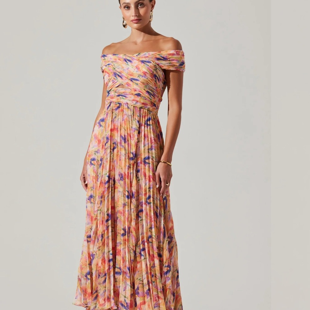 ASTR The Label Leonara Pleated Midi Dress-XL (sold out online!)